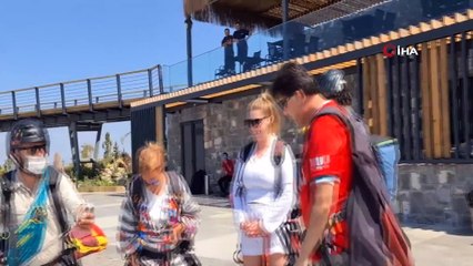 Liverpool Belediye Başkanı Anna Rothery yamaç paraşütü ile uçtu