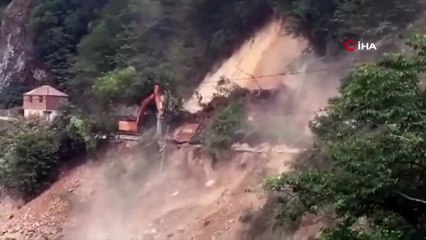 Tirebolu-Doğankent karayolunda heyelan