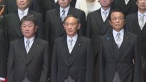 Suga asume el Gobierno nipón con una promesa de continuidad y retos heredados