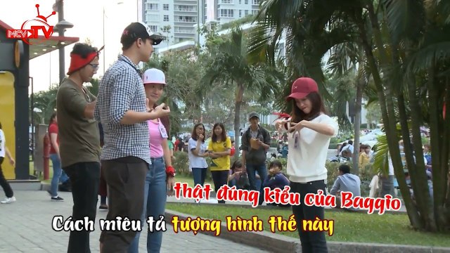 Màn miêu tả khiêu gợi của Sĩ Thanh - Lan Trinh - Cát Tường trên gameshow truyền hình.
