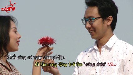 Miko Lan Trinh hạnh phúc khi bất ngờ được "bạn trai tin đồn" tặng hoa hồng.