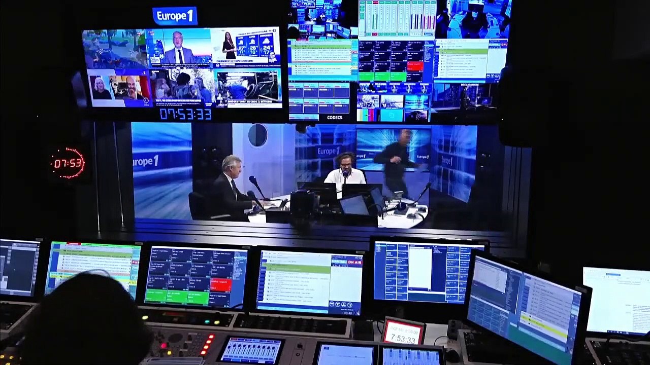 Emmanuel Macron voit le gouverneur de la Banque de France "au polo, on ne va pas se cacher il n'y a plus de gilets jaunes !" (Canteloup)