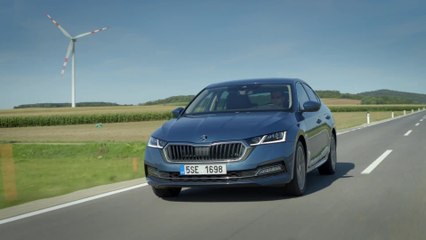 The new Skoda Octavia e-TEC Driving Video