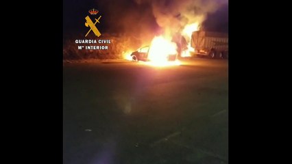 Incendio posiblemente intencionado de un vehículo en el polígono de Paternain