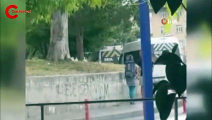 Erkek arkadaşını sokak ortasında dövdü