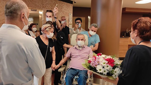 Corona virüse ilk yakalanan hastalardan Oğuz Peker, 4 ay sonra yoğun bakımdan çıktı