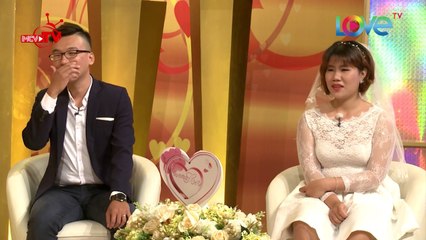 Cô gái làm rớt cả con tôm đang ăn dở khi chàng trai tỏ tình giữa đám đông 