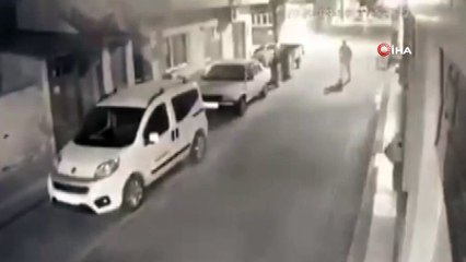 Motosiklet, çarptığı bisikleti böyle sürükledi