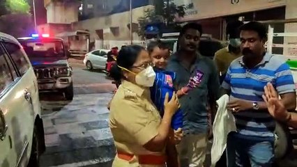 ராயபுரத்தில் கடத்தப்பட்ட 3 வயது பெண் குழந்தையை மீட்டு பெற்றோர்களிடம் ஒப்படைத்த காவல் துறையினர் - வீடியோ