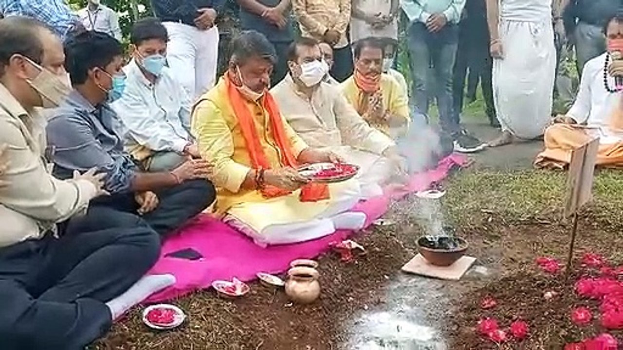 सर्वपितृ अमावस्या पर कैलाश विजयवर्गीय ने पितृ पर्वत पर किया ज्ञात अज्ञात पितरों का तर्पण