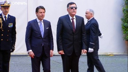 Mindkét kormány lemondott a kettészakított Líbiában