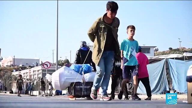 Migrants à Lesbos : évacuation des réfugiés à la rue vers un nouveau camp