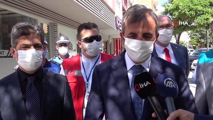 Korona denetiminde vali 'maske' dedi, vatandaş 'üzüm'