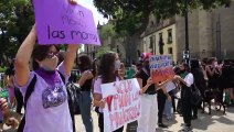 Mujeres protestan contra violencia machista en aniversario de independencia en México