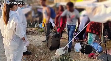 Sur l'île grecque de Lesbos, les migrants évacués vers un nouveau camp "provisoire"