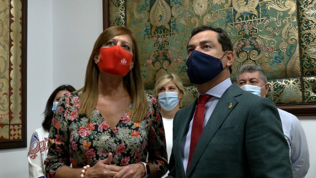 Juanma Moreno visita el Ayuntamiento de Osuna