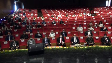 Şehit babasının devlet övünç madalyasını 7 yaşındaki kızı aldı