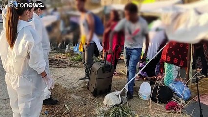 La policía griega inicia el traslado de miles de refugiados del campo de Moria al de Kara Tepe