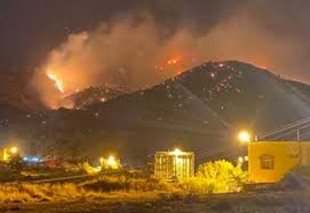 حريق هائل في أحد مناطق مكة