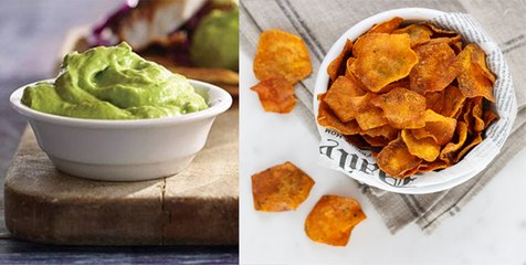 Chips de boniato al horno con salsa de yogur y aguacate: Snack saludable y sencillo
