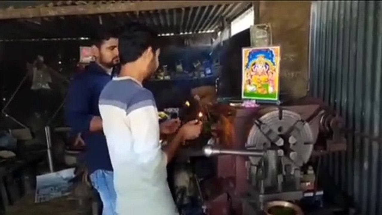 महेवा कस्बे में विश्वकर्मा जयंती लोगों ने अपने कारखाने में शांति पूर्वक मनाई