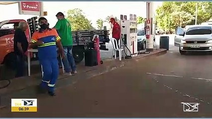 Policial militar é ferido com tiro disparado pela própria arma.