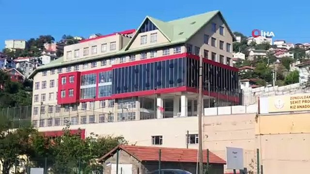 Kız Anadolu İmam Hatip Lisesi'nden korona virüs şoku: 23 öğrenci ve 5 öğretmen karantinada