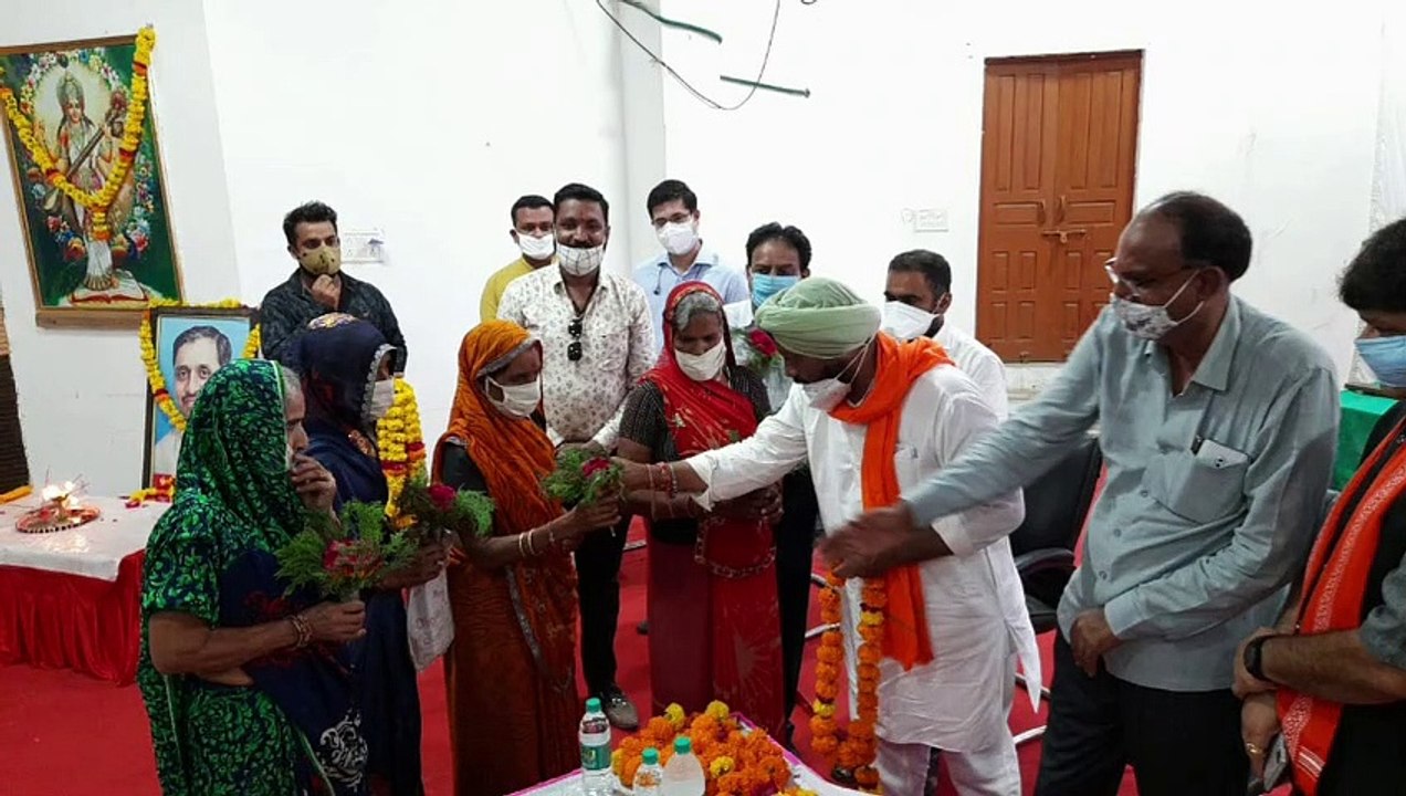 वन नेशन वन राशन के तहत गरीब परिवारों को पात्रता पर्ची एवं राशन किट का वितरण किया