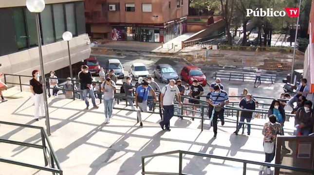 Colas para hacer las pruebas PCR: No quiero estar siete días sin trabajar