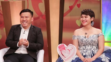 Vợ ấn tượng chồng mặc quần bó "mông to một cục" - chồng thua vợ lần đầu hẹn hò ngồi gác chân lên ghế