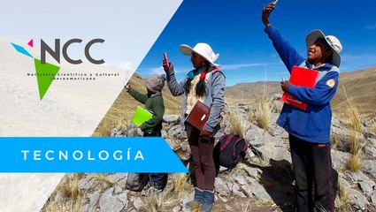 Te­le­edu­ca­ción: tres ni­ños pe­rua­nos suben un ce­rro para re­ci­bir se­ñal en su mó­vil