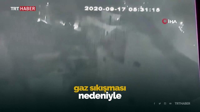 İzmir'de mutfak tüpünün bomba gibi patladığı anlar kamerada