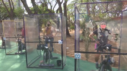 Gimnasio de Brasilia innova con clases de spinning al aire libre