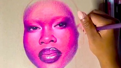 Artist draws lifelike portraits using only one color