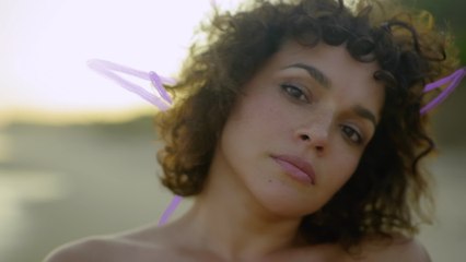 Norah Jones - Hurts To Be Alone