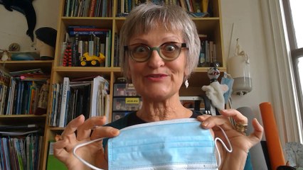 New Zealander Shows How to Wear A Face Mask without Elastic Bands