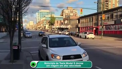 Motorista de Tesla Model S dorme em viagem em alta velocidade