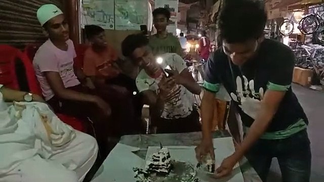 इटावा: मुस्लिम समाज द्वारा प्रधानमंत्री का मनाया गया जन्मदिन