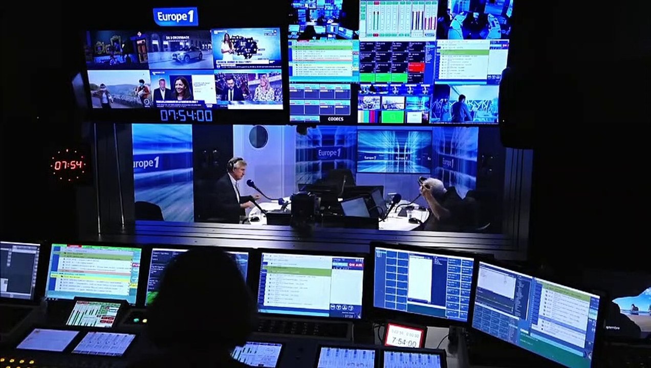 Emmanuel Macron à Gabriel Attal : "Essaie de ne pas nous faire une Sibeth !" (Canteloup)