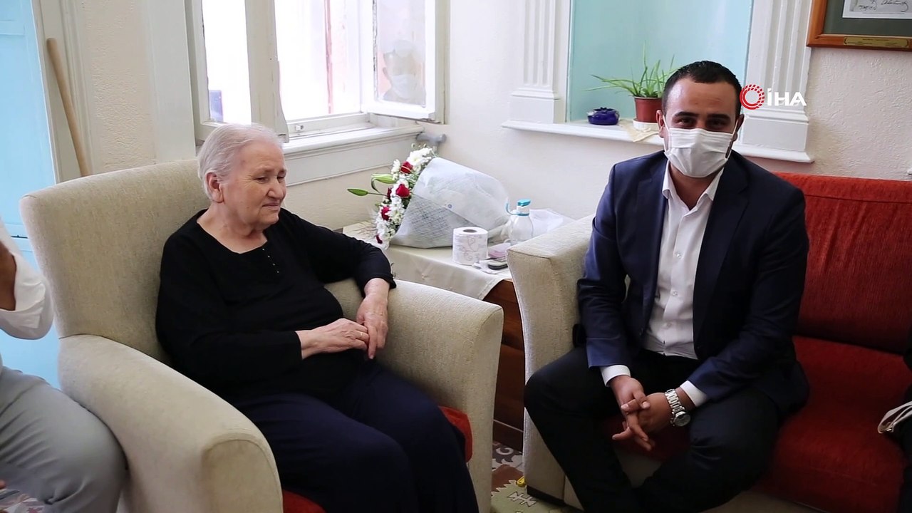 Evini Yunan vakfına satmayan Mihriye Yalazı’ya Ülkü Ocaklarından Türk bayrağı