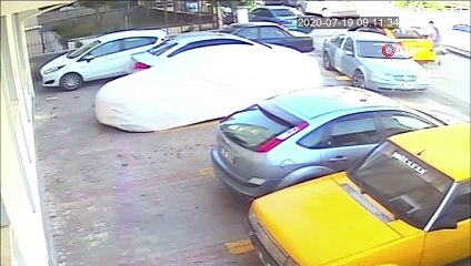 Ev kiralama sitelerinden kiralık ve boş evleri tespit ederek kombileri çalan hırsız kamerada