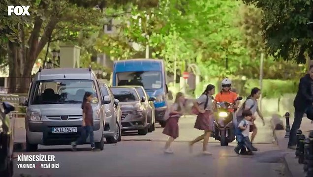 İlk klip geldi, Kimsesizler de Erdal Beşikçioğlu, Beren Gökyıldız ve Burcu Özberk başrolde