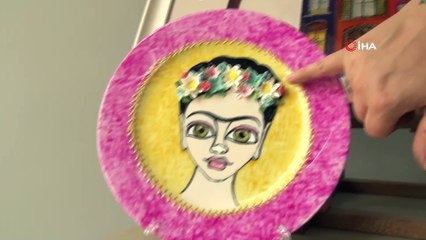 Çöpe atılan ürünleri sanat eserine dönüştürüyor