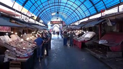 Tezgahlar balıkla doldu taştı, fiyatlar yarı yarıya düştü