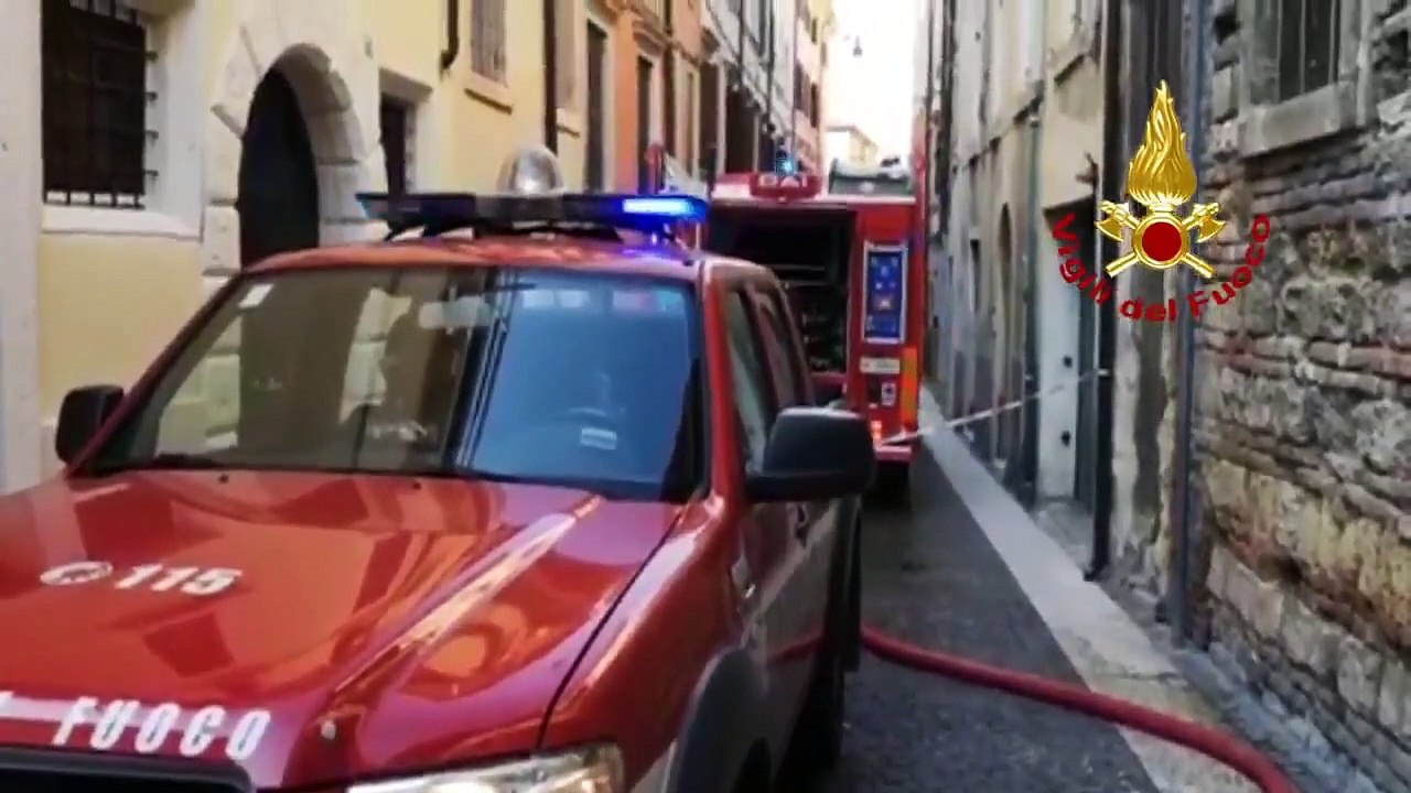 Esplosione e incendio in edificio a Verona