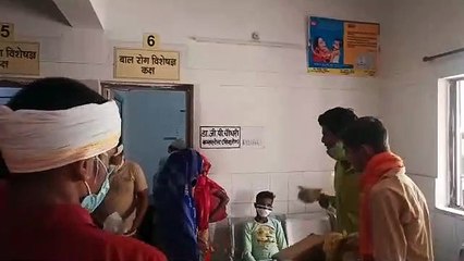 राष्ट्रीय अध्यक्ष सत्यम गहोई ने आज औरैया के 50 छैया अस्पताल में फलों का वितरण किया