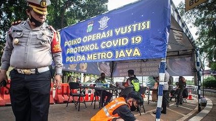 Penegak Hukum  Gak Patuh PSBB Saat Operasi Yustisi