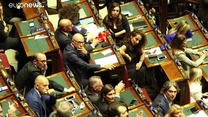 Itália vai a votos para reduzir deputados e senadores