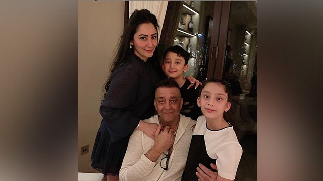 Sanjay Dutt ने महीनों बाद की अपने बच्चों से मुलाकात | Sanjay Dutt met his Children | Boldsky
