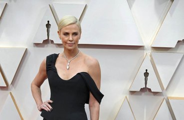 Charlize Theron não sai com ninguém há 'mais de cinco anos'